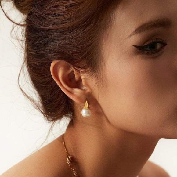 Trendy gold Pearl Huggie-01 earring women 14K plated huggie drop wedding jewelry - Picture 4 of 7